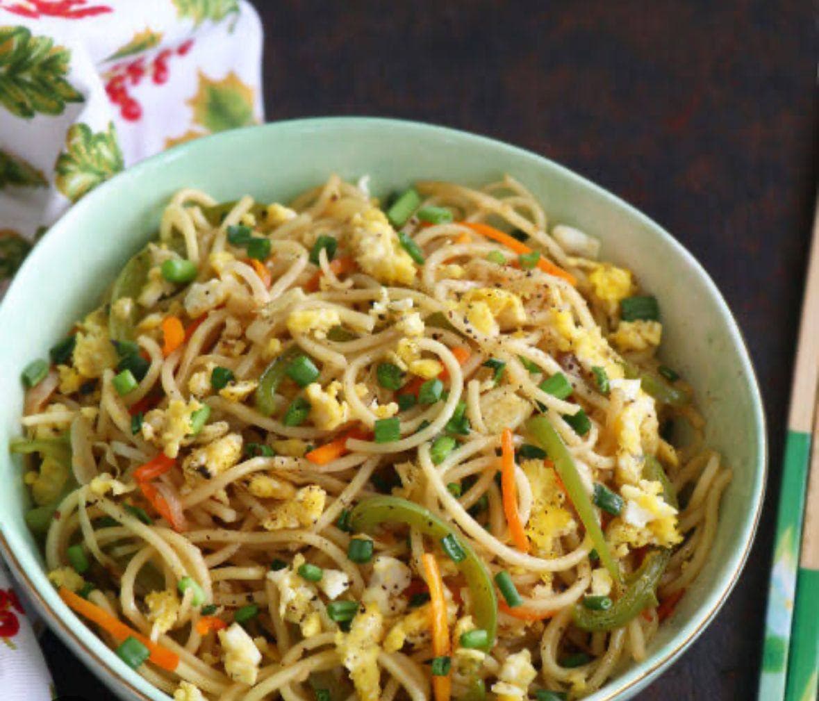 Schezwan Noodles Egg