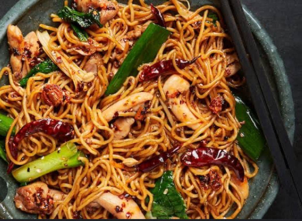 Schezwan Noodles Chicken