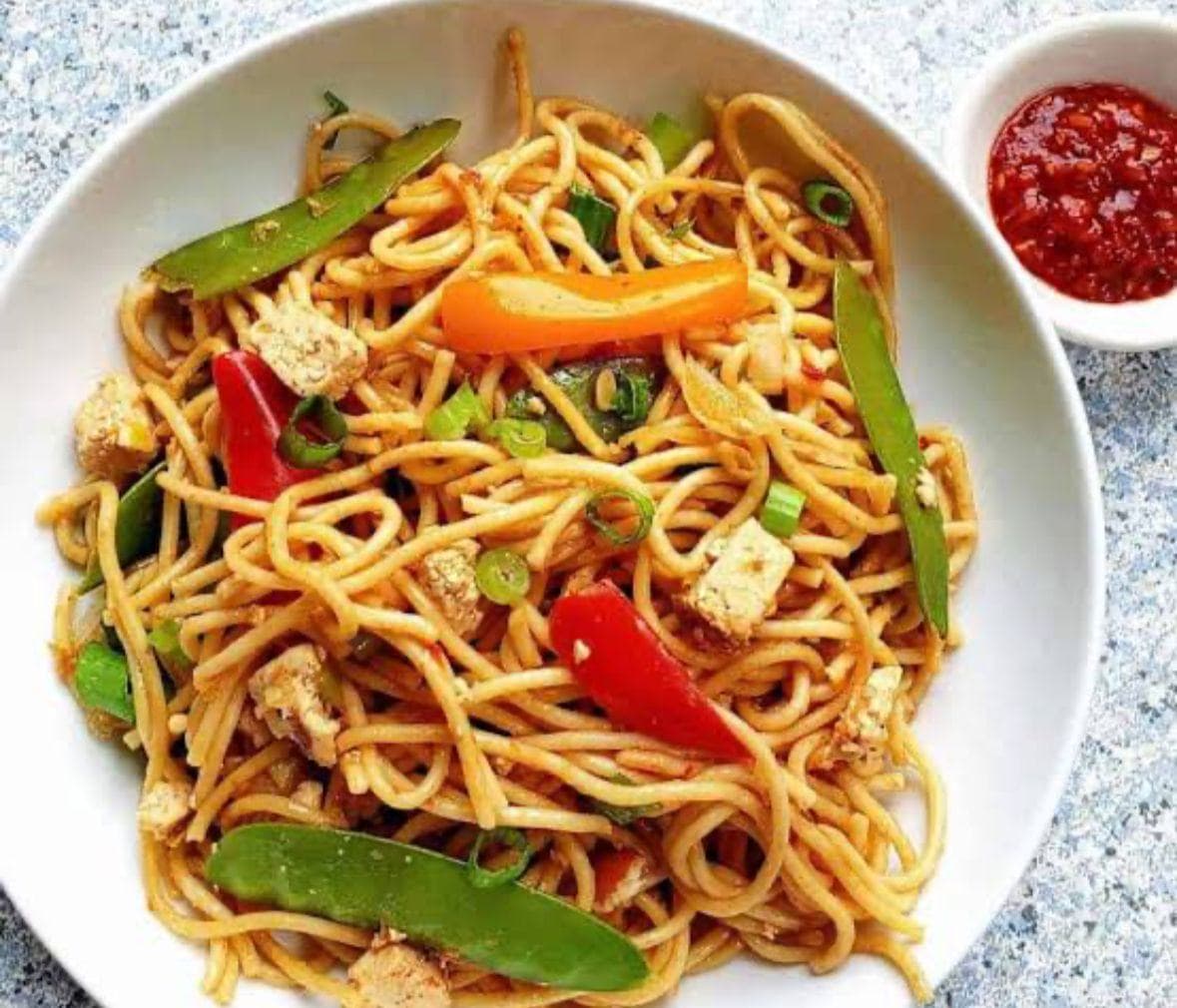 Chilli Garlic Noodles Chicken